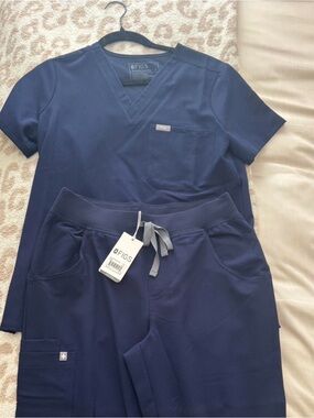 Figs Scrub Set